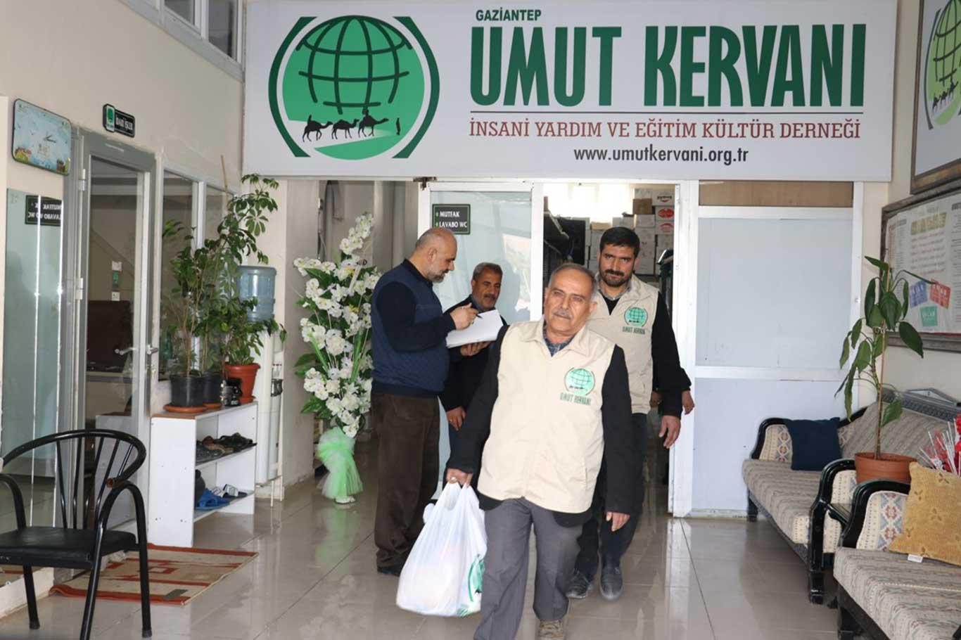 Gaziantep Umut Kervanı ihtiyaç sahibi ailelere gıda yardımında bulundu